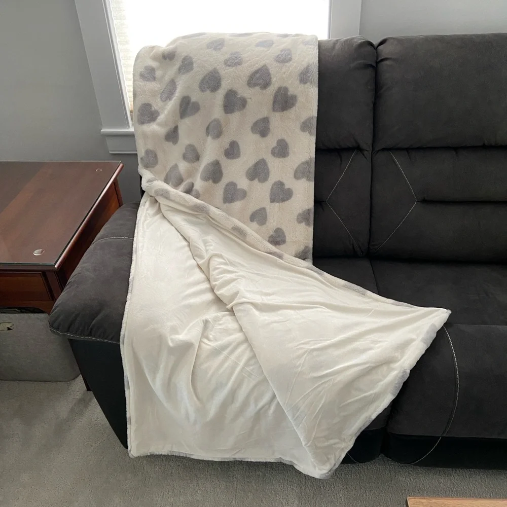 Rachel Zoe Heart Patterned Throw Blanket